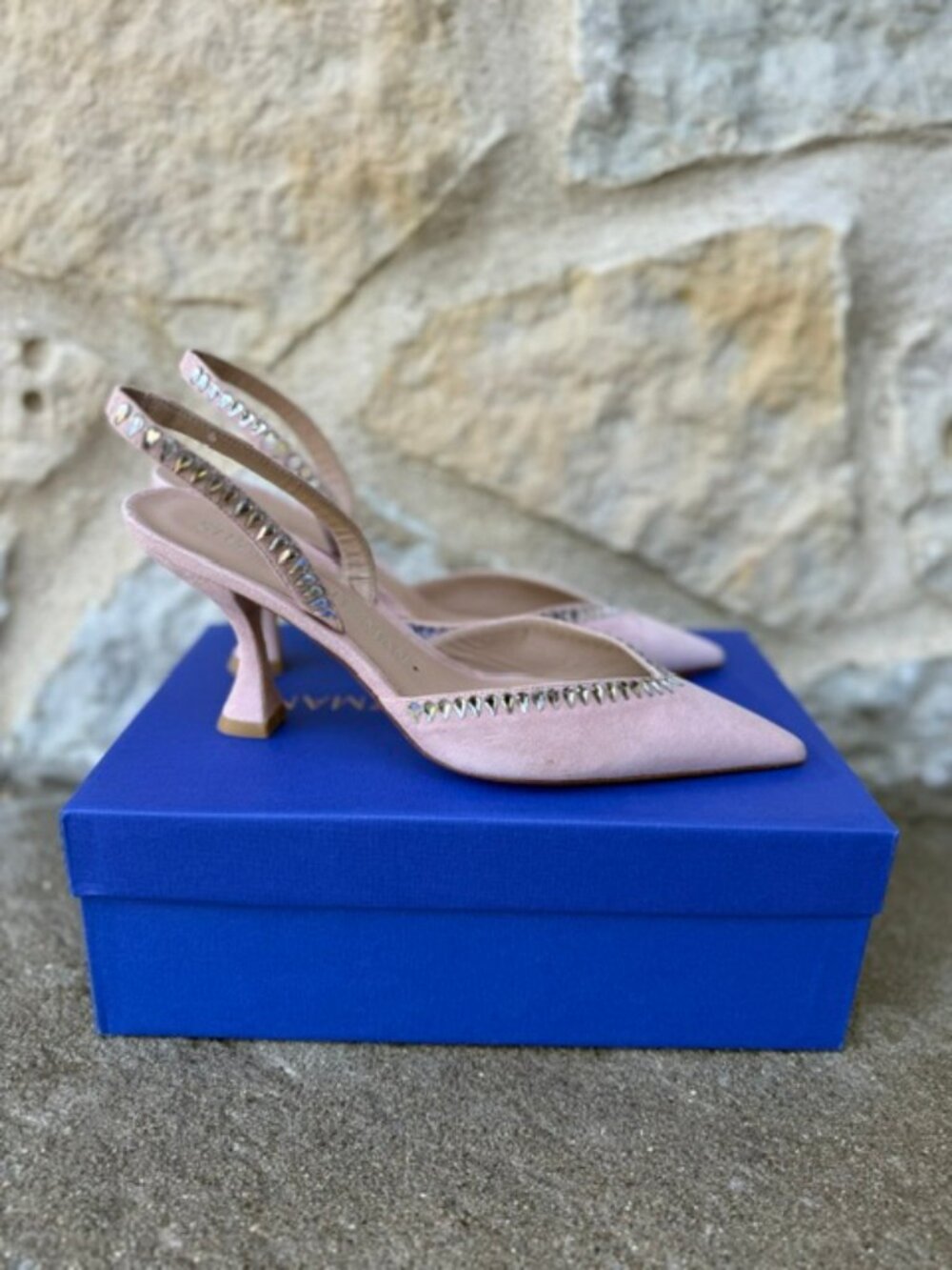 stuart weitzman gemcut curve